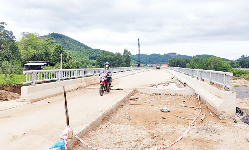 Một số hạng mục công trình trên địa bàn huyện An Lão đang được đầu tư nâng cấp, sửa chữa để đáp ứng nhu cầu đi lại của người dân.