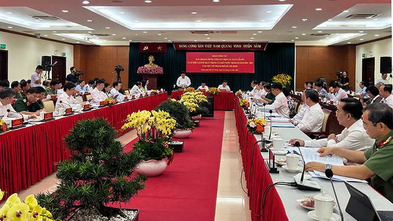 Quang cảnh buổi làm việc.