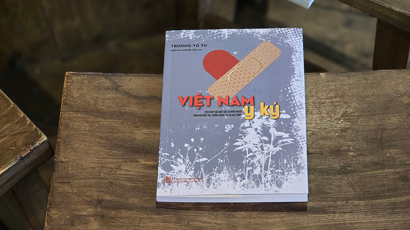 Bìa cuốn sách Việt Nam y ký.