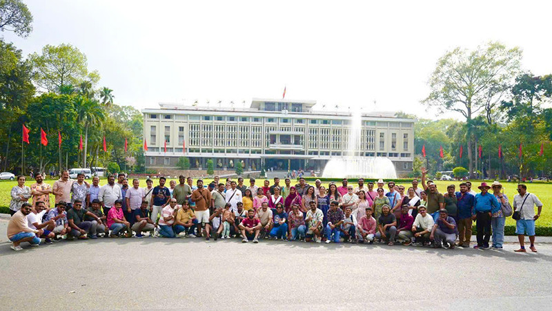Đoàn khách tham quan Dinh Độc Lập.