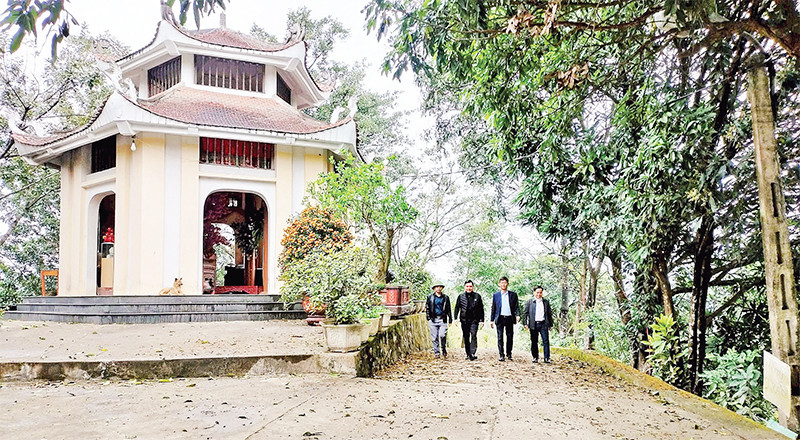 Con đường Thiên lý xưa men theo dãy núi Tam Điệp chừng 7 km. (Ảnh ĐỨC THUẬN)