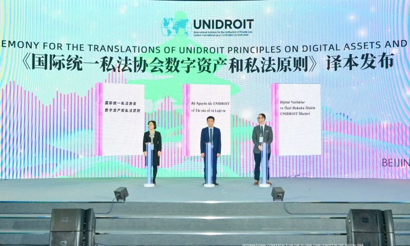 Hội thảo quốc tế Các thách thức toàn cầu trong kỷ nguyên số: Giao dịch liên quan tới tài sản số và bảo hộ pháp lý diễn ra tại Bắc Kinh (Trung Quốc).