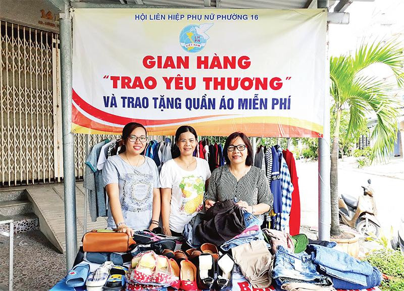 Mô hình "Trao yêu thương" của Hội Liên hiệp Phụ nữ Phường 16, Quận 8 đã hỗ trợ thiết thực cho những người có hoàn cảnh khó khăn.