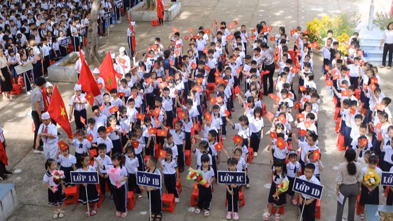 Trường Tiểu học Đài Sơn, thành phố Phan Rang-Tháp Chàm tổ chức tổng duyệt chương trình chuẩn bị cho lễ khai giảng năm học mới 2024-2025 diễn ra vào ngày 5/9. (Ảnh: NGUYỄN TRUNG)
