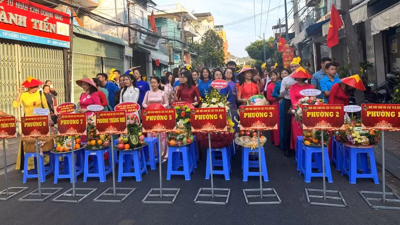 Các đơn vị của thành phố Vũng Tàu dâng hương tưởng nhớ các Vua Hùng. 