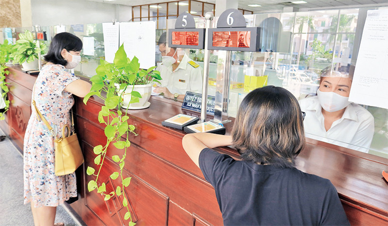 Người nộp thuế được hướng dẫn thủ tục thuế tại Cục Thuế Thành phố Hồ Chí Minh. (Ảnh CTV)