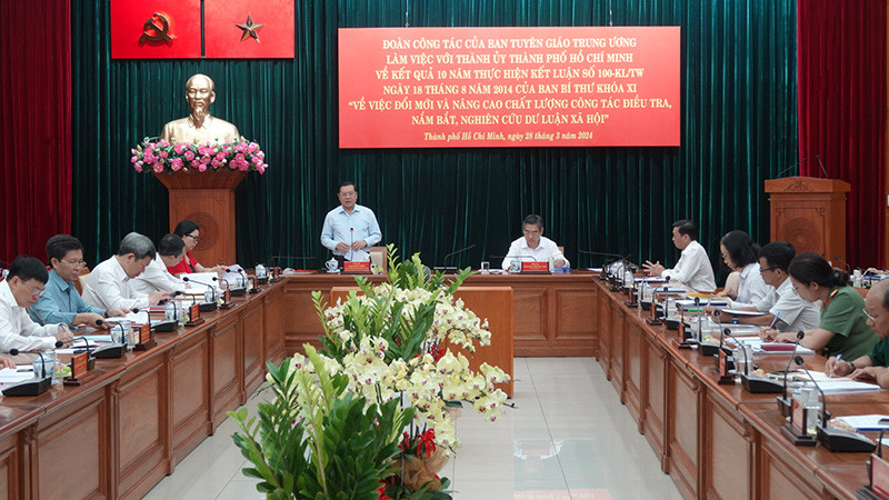 Quang cảnh buổi làm việc.