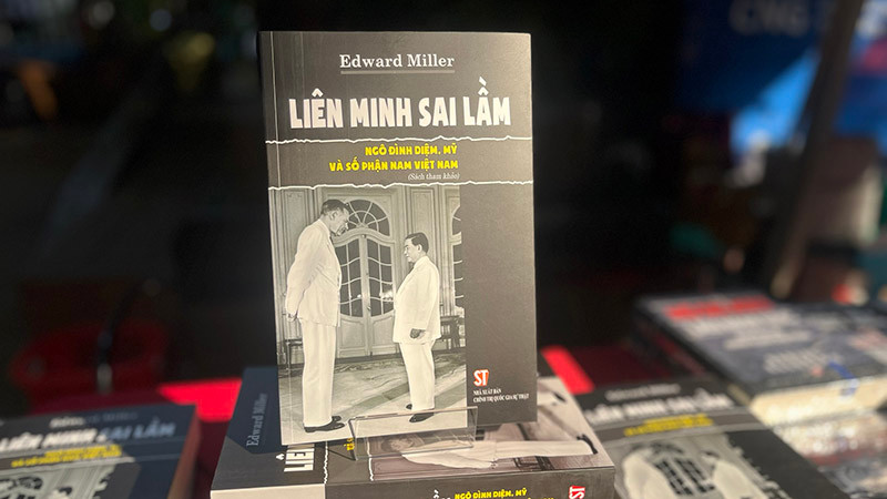 Bìa cuốn sách “Liên minh sai lầm: Ngô Đình Diệm, Mỹ và số phận Nam Việt Nam” .