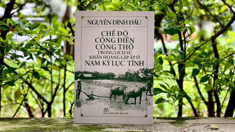 Bìa cuốn "“Chế độ công điền, công thổ trong lịch sử khẩn hoang Nam Kỳ lục tỉnh” của học giả Nguyễn Đình Đầu.