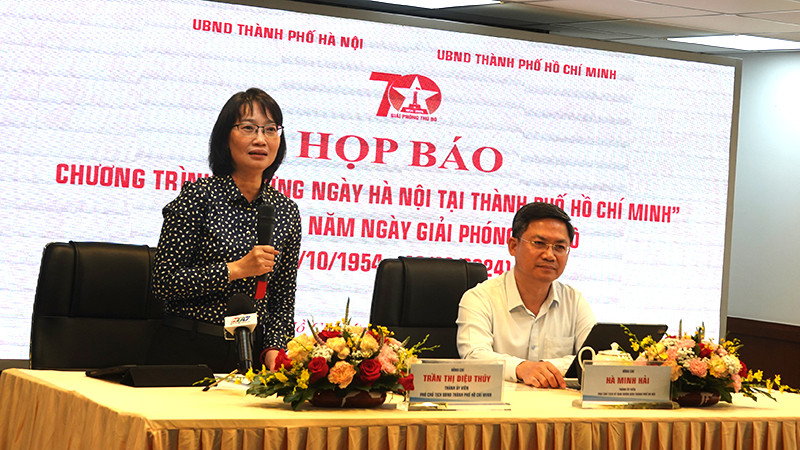 Phó Chủ tịch Ủy ban nhân dân Thành phố Hồ Chí Minh Trần Thị Diệu Thúy trả lời câu hỏi của phóng viên tại buổi họp báo.