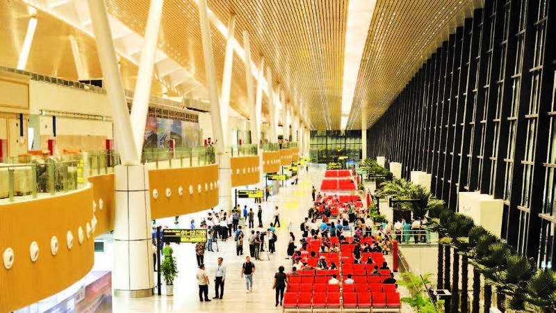 Nhà ga hành khách T3 Cảng hàng không quốc tế Tân Sơn Nhất đưa vào hoạt động có thiết kế hiện đại, mang lại nhiều trải nghiệm mới cho hành khách. (Ảnh THẾ ANH)