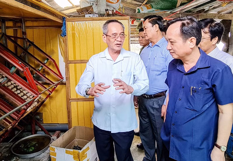 Lãnh đạo chủ chốt tỉnh Bạc Liêu thường xuyên xuống cơ sở, kịp thời tháo gỡ vướng mắc của nhân dân. (Ảnh MINH ĐẠT)