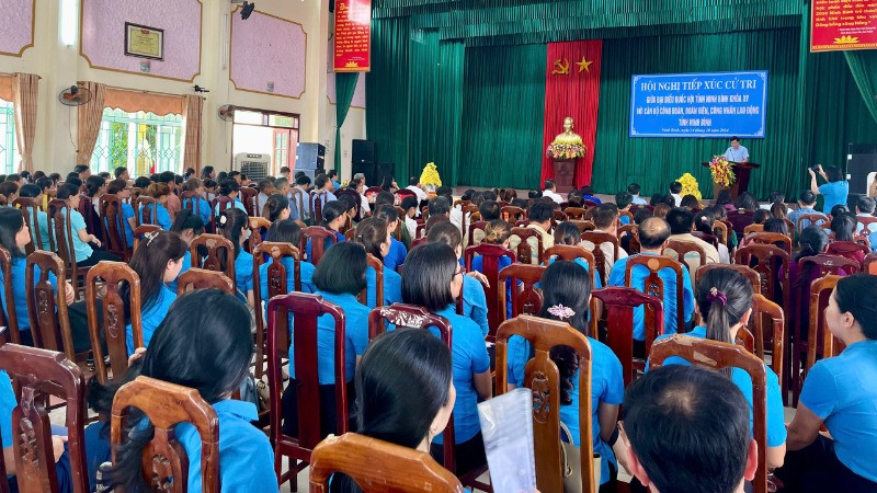 Quang cảnh hội nghị tiếp xúc cử tri.