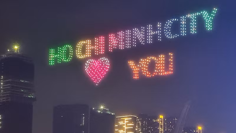 Hơn 1000 thiết bị bay không người lái được sử dụng trong đêm bế mạc Lễ hội Sông nước lần 2.