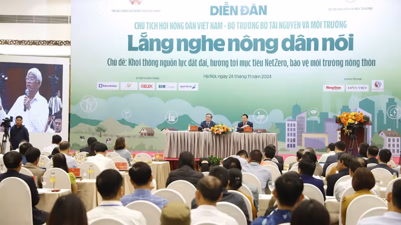 Quang cảnh Diễn đàn.