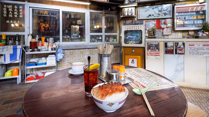 Tái hiện khu vực Quán trà trong phim. (Ảnh BTC)