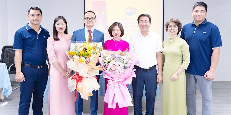 Kết nạp đảng viên tại Chi bộ Công ty cổ phần Sở Giao dịch Hàng hóa Việt Nam.