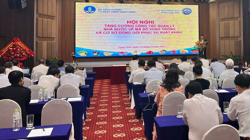 Đại diện lãnh đạo Bộ nông nghiệp và Phát triển nông thôn phát biểu khai mạc Hội nghị.