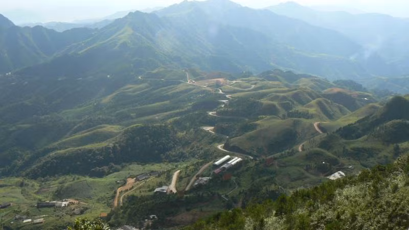 Toàn cảnh khu du lịch Mẫu Sơn, Lộc Bình, tỉnh Lạng Sơn chìm trong rét đậm vào ngày 13/11/2023. (Ảnh: Hùng Tráng)