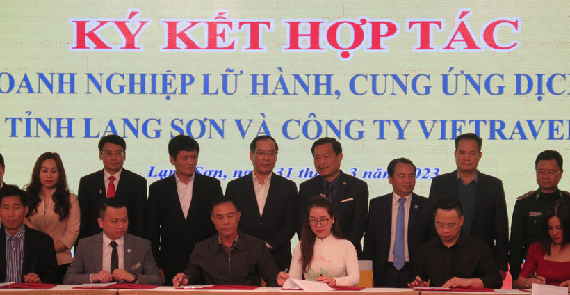 Các doanh nghiệp kinh doanh du lịch, dịch vụ du lịch trên địa bàn tỉnh Lạng Sơn và Công ty cổ phần du lịch và Tiếp thị Giao thông vận tải Việt Nam Vietravel đã ký kết thỏa thuận hợp tác.
