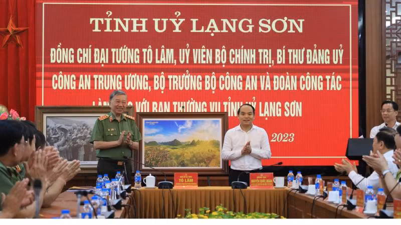 Đại tướng Tô Lâm, Ủy viên Bộ Chính trị, Bộ trưởng Công an làm việc với Ban Thường vụ Tỉnh ủy lạng Sơn.