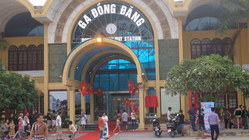 Ga liên vận quốc tế Đồng Đăng thường xuyên nhộn nhịp đón khách qua lại.