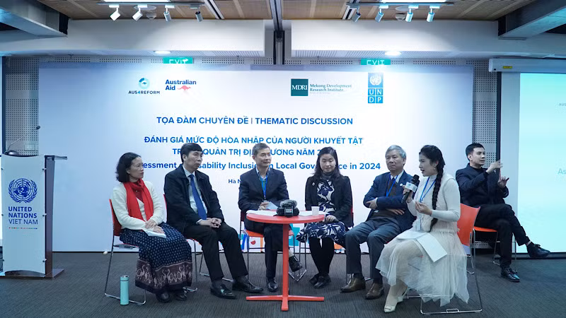 Các đại biểu thảo luận và chia sẻ thông tin tại buổi tọa đàm.