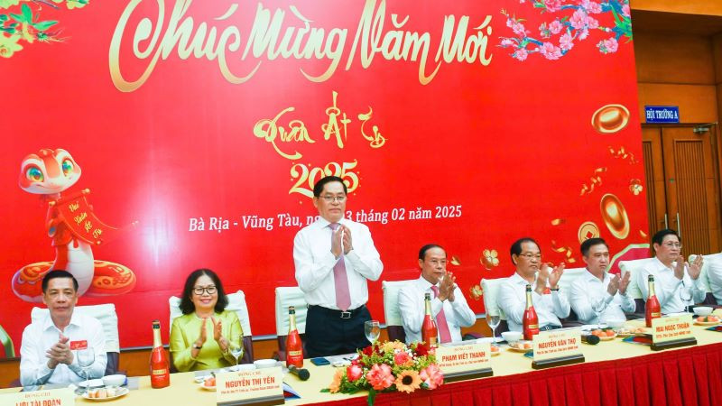 Lãnh đạo Tỉnh ủy, Hội đồng nhân dân, Ủy ban nhân dân, Ủy ban Mặt trận Tổ quốc Việt Nam tỉnh Bà Rịa-Vũng Tàu tại buổi gặp mặt đầu xuân. (Ảnh: PL)