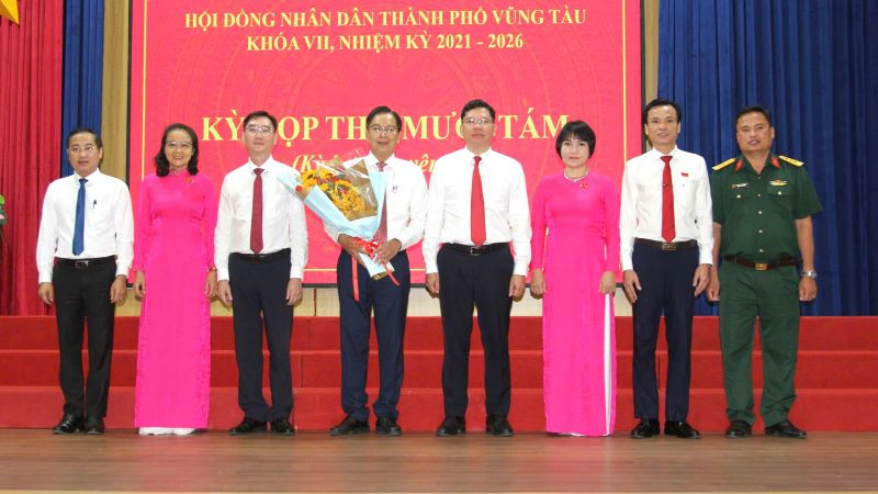 Đồng chí Nguyễn Phúc Hoàng được bầu giữ chức Chủ tịch Ủy ban nhân dân thành phố Vũng Tàu khóa VII, nhiệm kỳ 2021-2026.