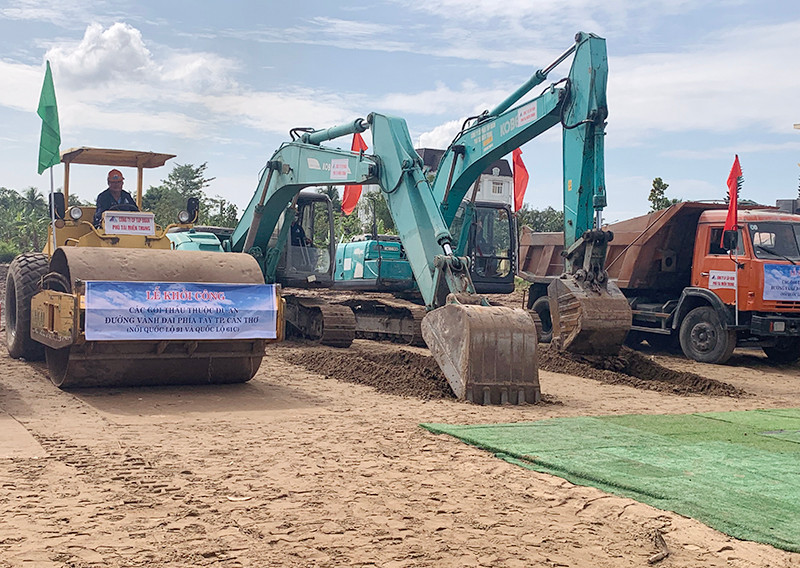 Công trình đường vành đai phía tây TP Cần Thơ khởi công hơn sáu tháng nhưng chưa triển khai thi công.