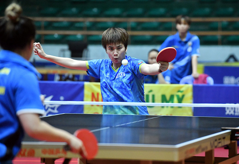 Tung cánh trên bàn bóng. Trong ảnh: Tay vợt Nguyễn Khoa Diệu Khánh góp phần mang về ngôi vô địch đồng đội nữ cho đội Thành phố Hồ Chí Minh 1. (Ảnh ANH SƠN)