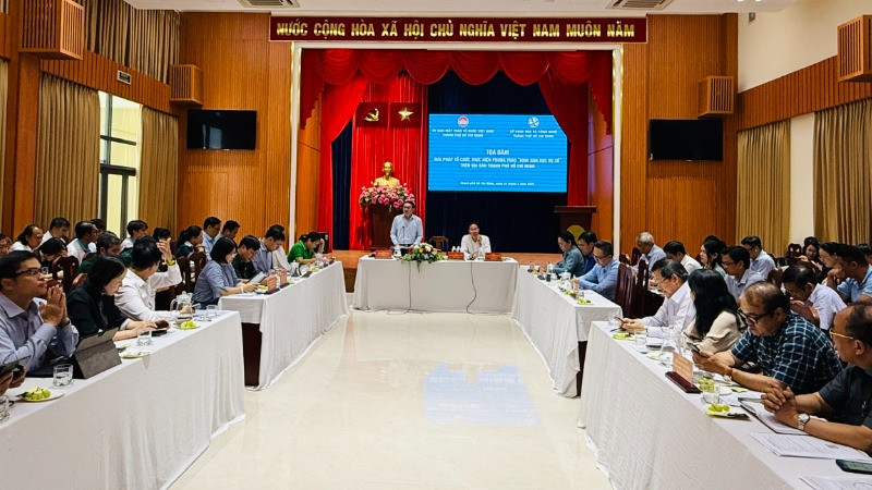 Đa số các đại biểu đều đặt ra vấn đề về việc bảo đảm an toàn cho người dân khi tham gia vào các nền tảng số.