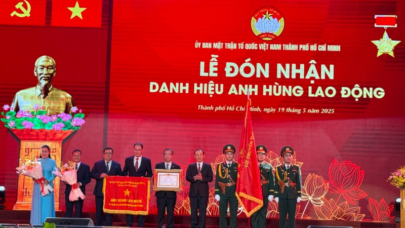 Ủy ban Mặt trận Tổ quốc Việt Nam Thành phố Hồ Chí Minh đón nhận Danh hiệu “Anh hùng Lao động”.