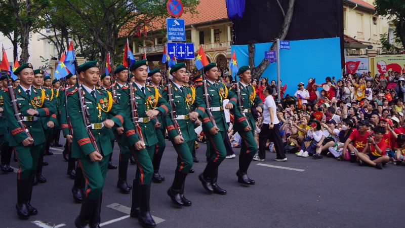 Các lực lượng tham gia Lễ diễu binh, diễu hành. (Ảnh: THẾ ANH)