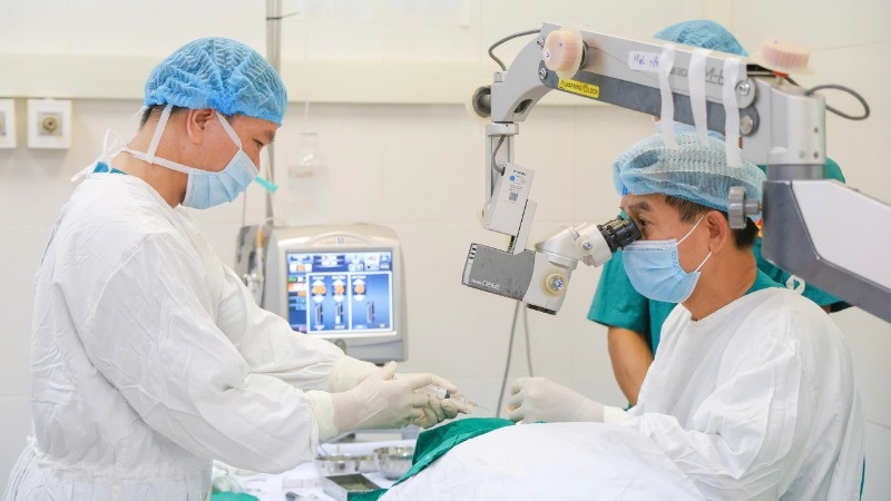 Chương trình áp dụng kỹ thuật mổ mắt Phaco hiện đại và dùng thủy tinh thể mềm nên các bệnh nhân không bị đau, có thể tháo băng sau vài tiếng.