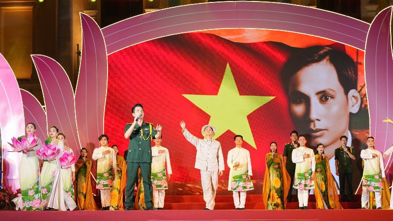 Chương trình nghệ thuật “Hồ Chí Minh đẹp nhất tên Người”.