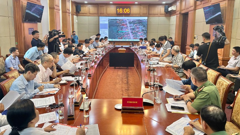 Quang cảnh buổi làm việc. (Ảnh PHẠM QUÂN)