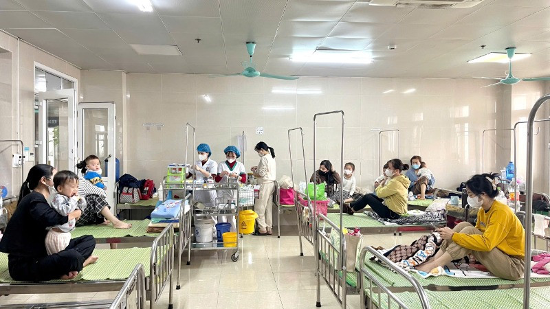 Bệnh nhi nằm điều trị tại Bệnh viện Sản-Nhi tỉnh Ninh Bình.