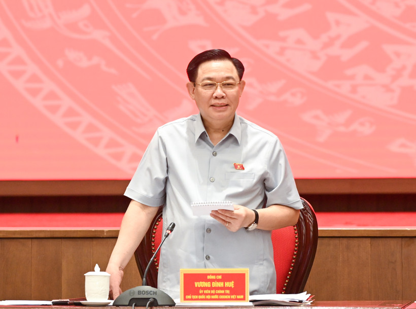 Chủ tịch Quốc hội Vương Đình Huệ phát biểu tại buổi làm việc với Ban Thường vụ Thành ủy Hà Nội. (Ảnh DUY LINH)