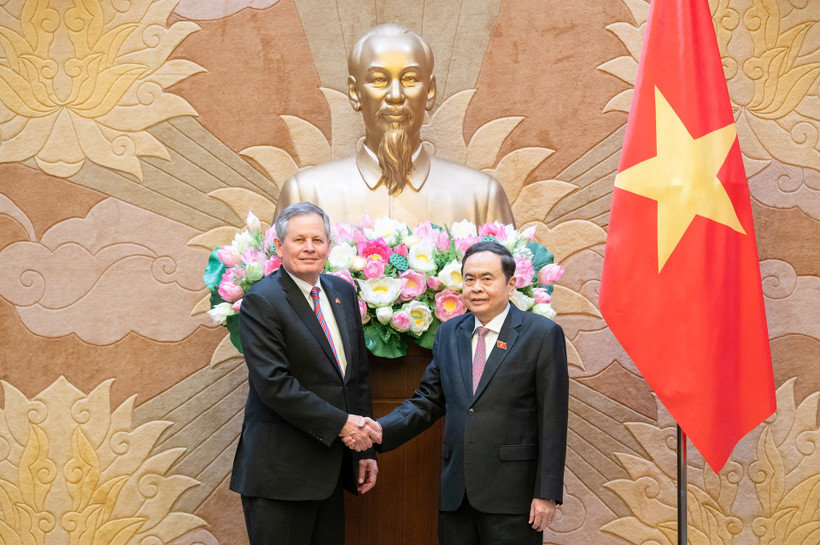 Chủ tịch Quốc hội Trần Thanh Mẫn tiếp Thượng Nghị sĩ Hoa Kỳ Steven Daines. (Ảnh DUY LINH)