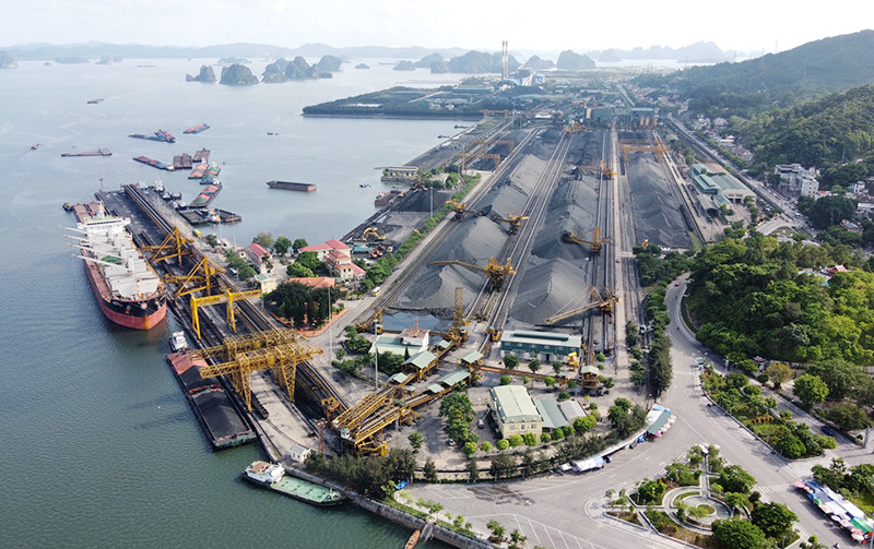 Hệ thống sàng tuyển và bốc rót đồng bộ, hiện đại của Công ty Tuyển than Cửa Ông.