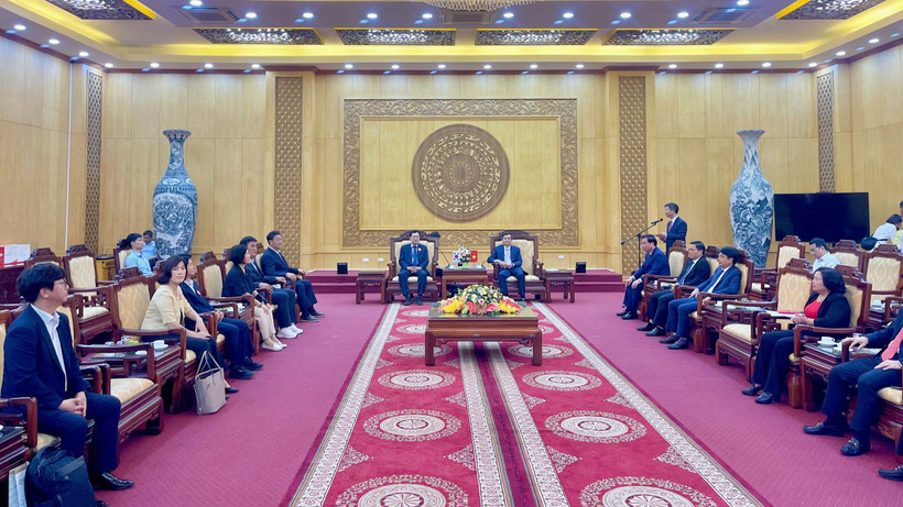 Quang cảnh buổi làm việc.