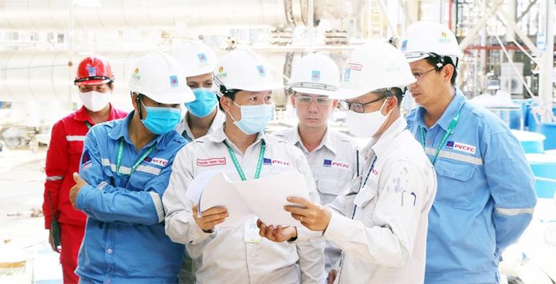 Công nhân giám sát băng tải than Nhà máy nhiệt điện Thái Bình 2.