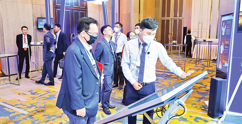 Giới thiệu các giải pháp chuyển đổi số năm 2022 tại thành phố.