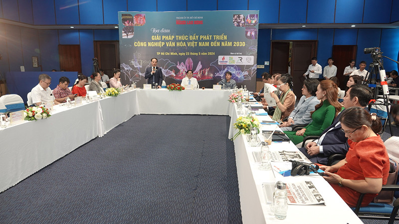 Quang cảnh buổi tọa đàm.