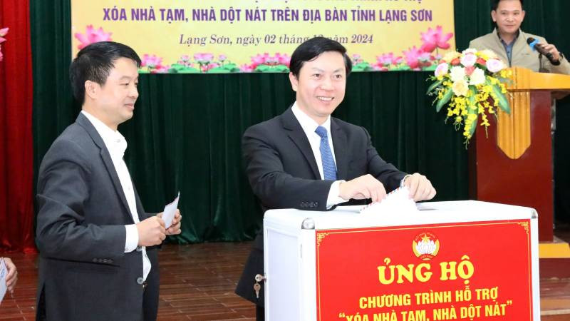Lãnh đạo Ủy ban Mặt trận Tổ quốc tỉnh Lạng Sơn ủng hộ chương trình xóa nhà tạm, nhà dột nát.