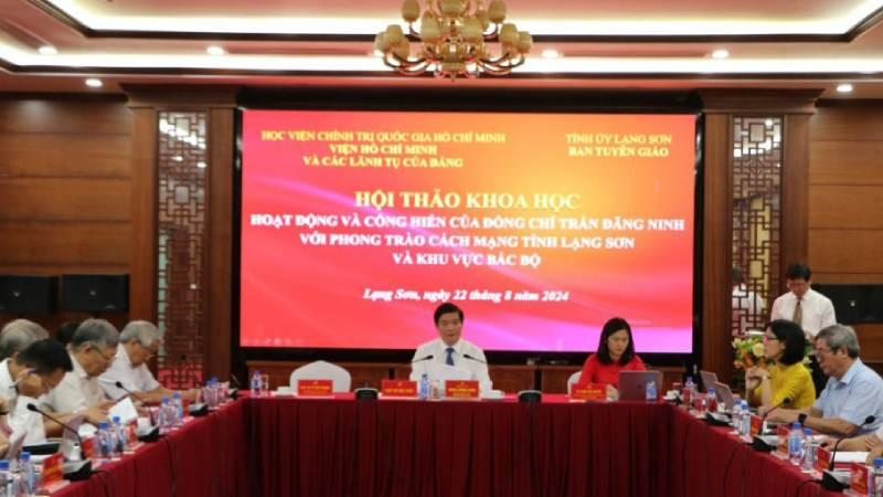 Các đại biểu tham dự hội thảo.