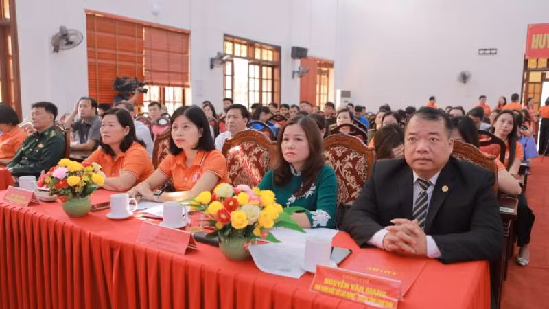 Các đại biểu tham dự lễ phát động.