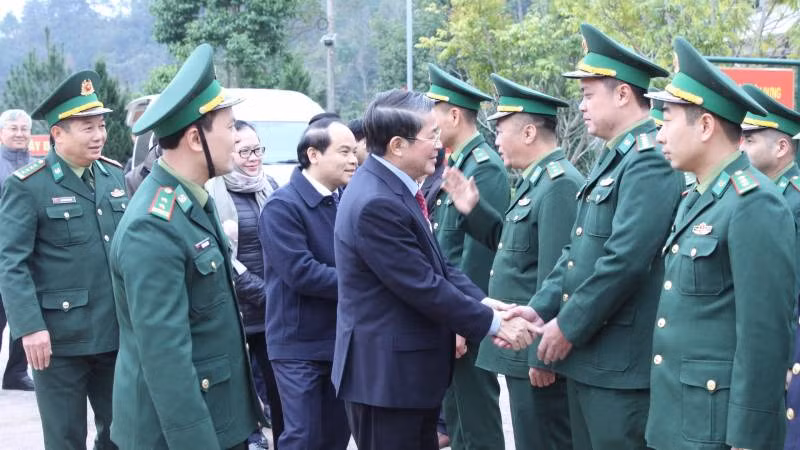 Phó Chủ tịch Quốc hội Nguyễn Đức Hải thăm cán bộ chiến sĩ Đồn Biên phòng Chi Lăng, huyện Đình Lập, tỉnh Lạng Sơn.