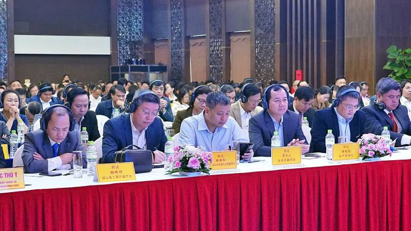 Các đại biểu Việt Nam và Trung Quốc tham dự diễn đàn kết nối giao thương xuất, nhập khẩu nông, lâm, thủy sản.